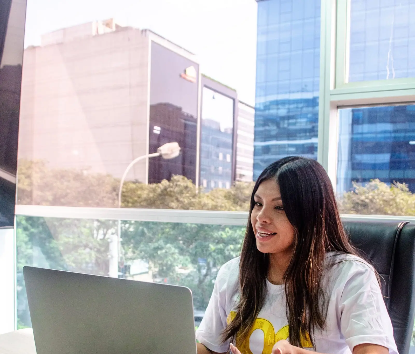 Alumna de Only One Coin en una clase online